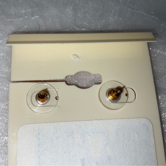 Patricia Nash Mother of Pearl Shell Earrings, NWOT - Picture 3 of 6